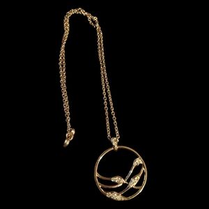 Elegant Gold Pendant Necklace